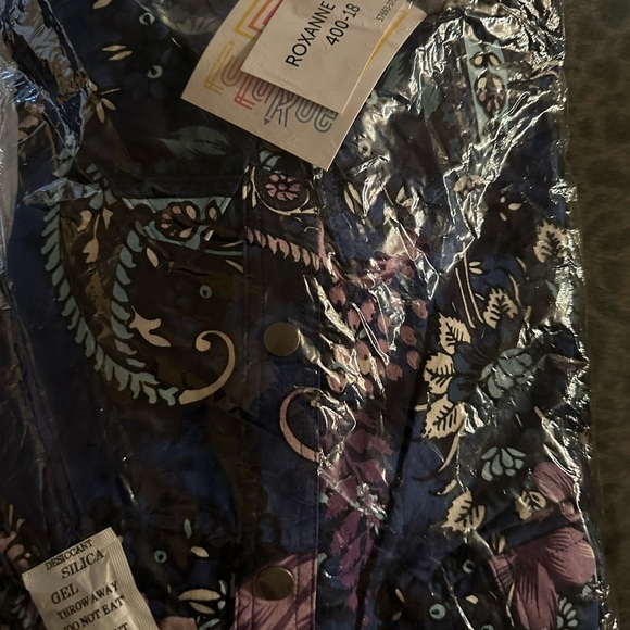 LuLaRoe 3XL Roxanne Blue Floral Sleeveless Snap Front Collared Shirt Tank NWT - Picture 3 of 3